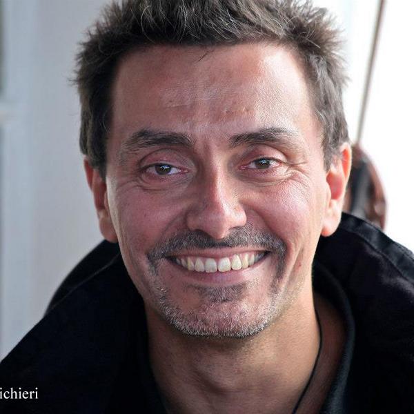 Alessandro De Maddalena er italiensk hajforsker, ekspeditionsleder, undervandsfotograf og forfatter til 20 bøger om hajer
