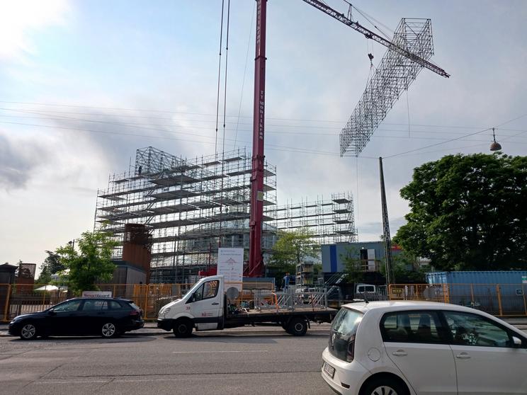 Stilladset omkring Palmehuset bygges op