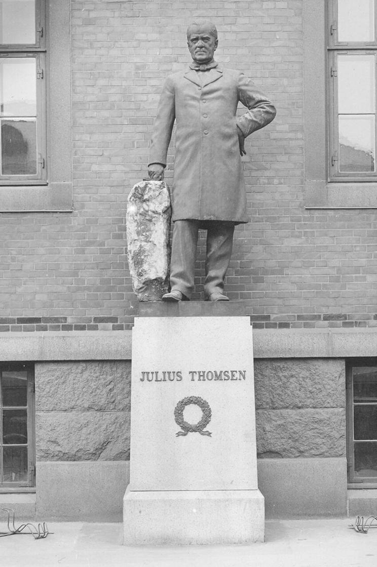 Statue af Julius Thomsen