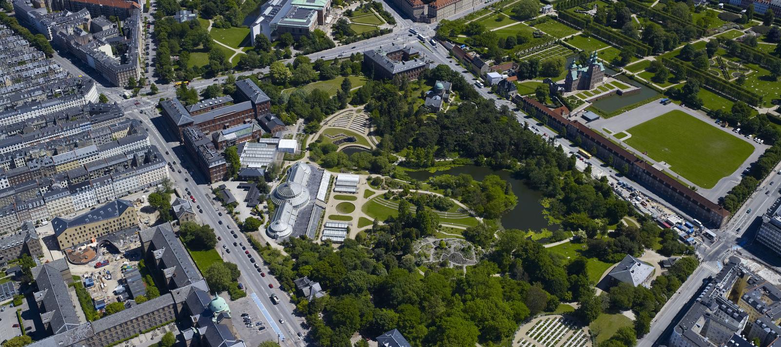 Luftfoto af havefirkanten og Statens Naturhistoriske Museum af Hans Henrik Tholstrup